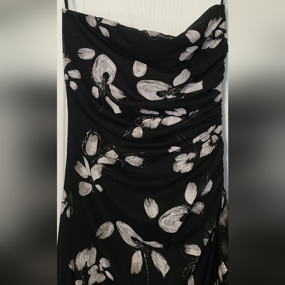 Strapless dress - Picture 4 of 10